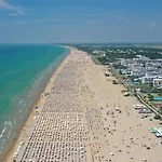 Lägenhet Coastal Comfort In A Cozy Seaview Bibione