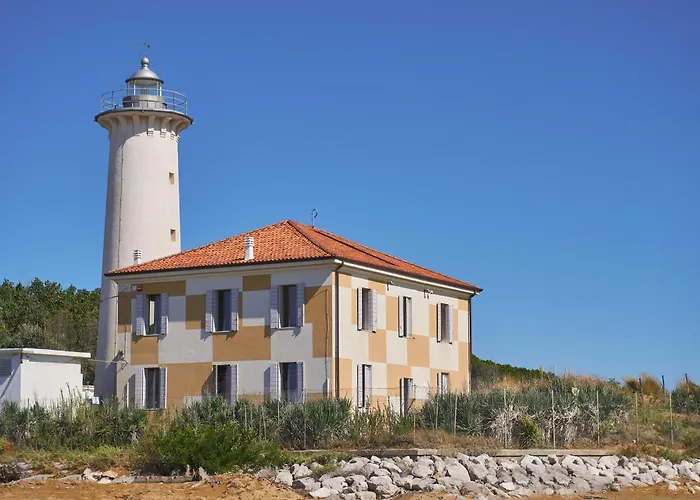 Coastal Comfort In A Cozy Seaview