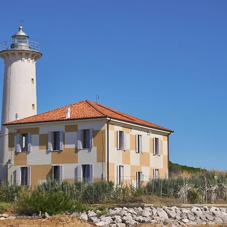 Coastal Comfort In A Cozy Side Sea View