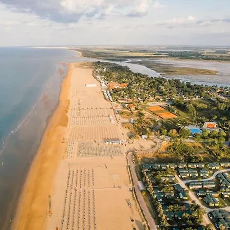 Апартаменты Coastal Comfort In A Cozy Side Sea View *