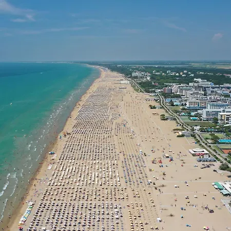 Апартаменты Coastal Comfort In A Cozy Side Sea View Бибионе