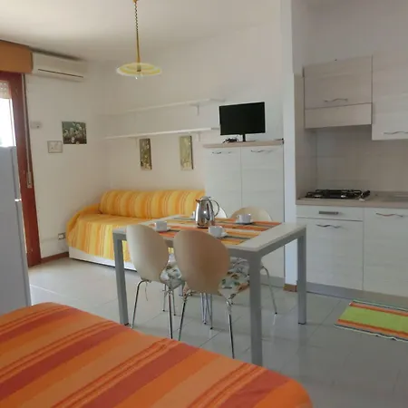 Апартаменты Coastal Comfort In A Cozy Side Sea View *