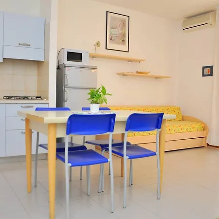 Coastal Comfort In A Cozy Side Sea View Апартаменты