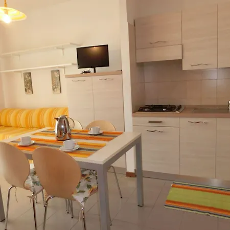 Апартаменты Coastal Comfort In A Cozy Side Sea View