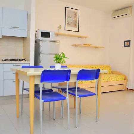Coastal Comfort In A Cozy Side Sea View Bibione
