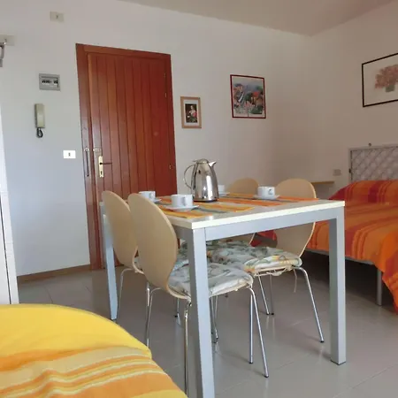 Coastal Comfort In A Cozy Side Sea View Appartamento *